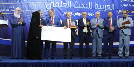 نظمتها
      الأكاديمية
      العربية
      بعدن..
      باحثون
      يفوزون
      بجائزة
      البحث
      العلمي
      بدورتها
      الأولى
      2024
        - ستاد العرب