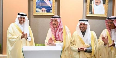 أمير جازان يدشن (9) مشروعات للطرق بتكلفة (807) ملايين ريال - ستاد العرب