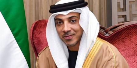 منصور
      بن
      زايد
      يصل
      القاهرة
      للمشاركة
      في
      القمة
      العربية
      غير
      العادية - ستاد العرب