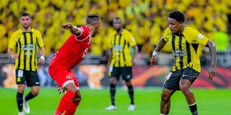 الاتحاد يفوز على الأخدود في دوري روشن السعودي للمحترفين - ستاد العرب