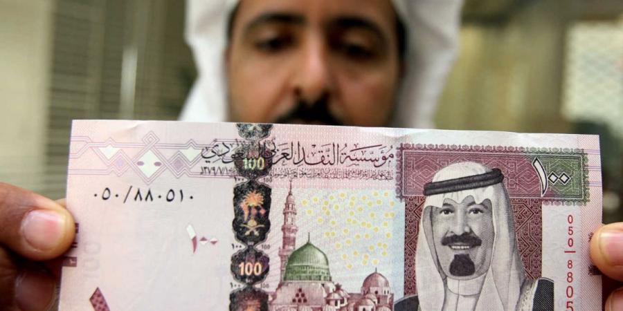 بالتزامن مع موسم العمرة، سعر الريال السعودي في بداية تعاملات اليوم - ستاد العرب