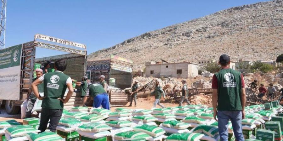 "سلمان للإغاثة" يوزع 1.832 من السلال الغذائية والحقائب الصحية في سلقين وعزمارين - ستاد العرب