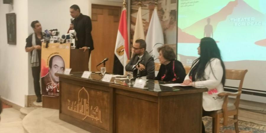 بدء المؤتمر الصحفي لمهرجان المسرح الشبابي بحضور سميحة أيوب في شرم الشيخ - ستاد العرب