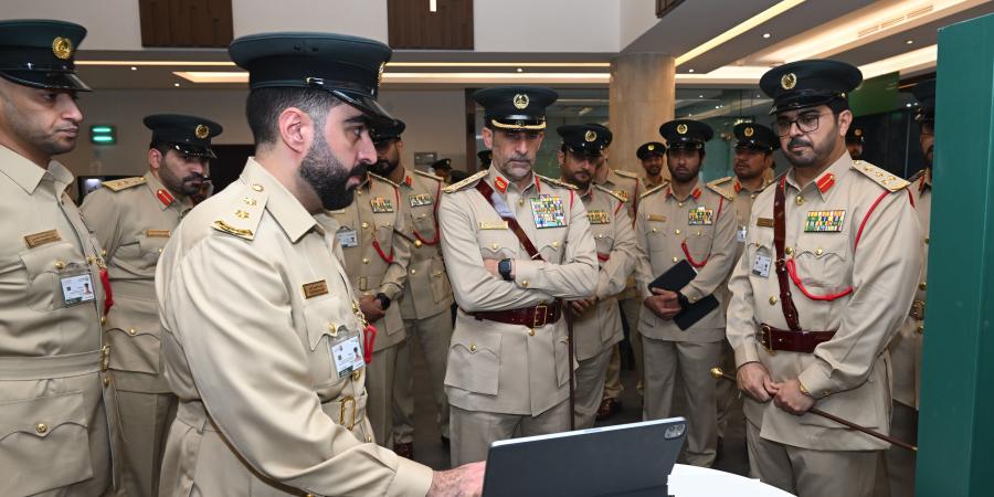 قائد
      عام
      شرطة
      دبي
      يتفقد
      الإدارة
      العامة
      للتدريب - ستاد العرب