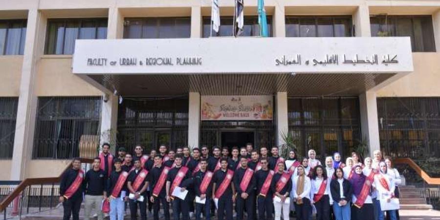 كليات
      جامعة
      القاهرة
      تستقبل
      الطلاب
      الراغبين
      في
      سحب
      استمارات
      الترشح - ستاد العرب