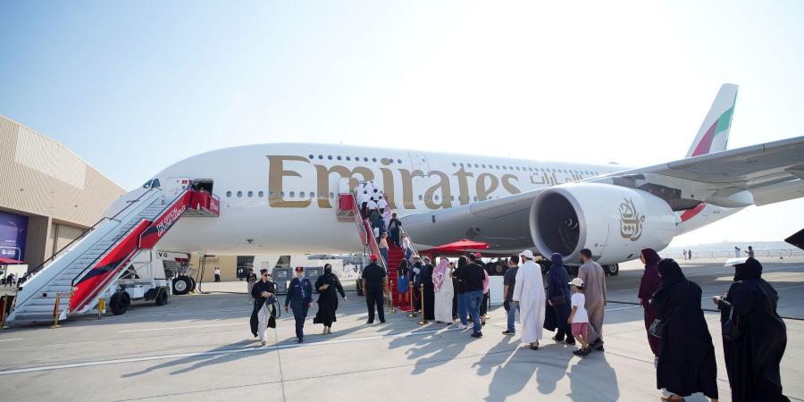 طائرة
      «الإمارات
      A380»
      تجذب
      زوار
      معرض
      البحرين
      للطيران - ستاد العرب