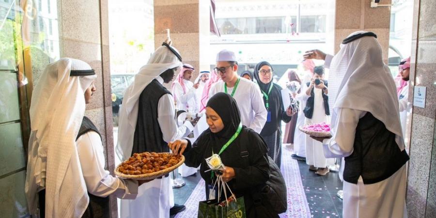 اكتمال وصول أول دفعة من معتمري برنامج خادم الحرمين الشريفين إلى المدينة المنورة - ستاد العرب