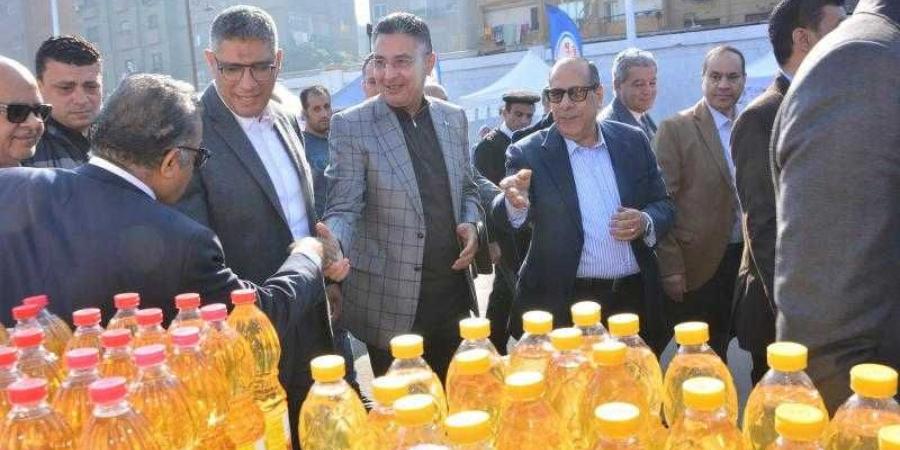 وزير
      التموين
      يفتتح
      “سوق
      اليوم
      الواحد”
      في
      إمبابة - ستاد العرب