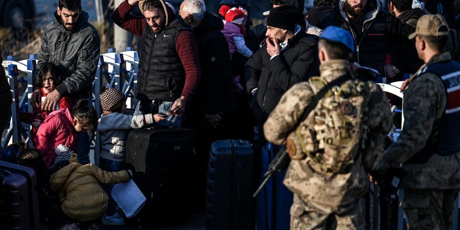 ألمانيا
      والنمسا
      تعلقان
      طلبات
      لجوء
      السوريين - ستاد العرب