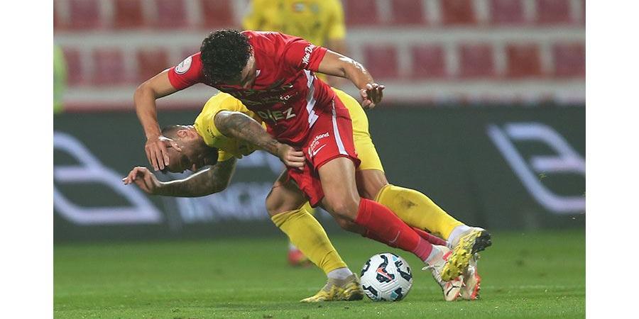 مدرب
      الوصل
      يعترف:
      خسرنا
      لقب
      الدوري - ستاد العرب