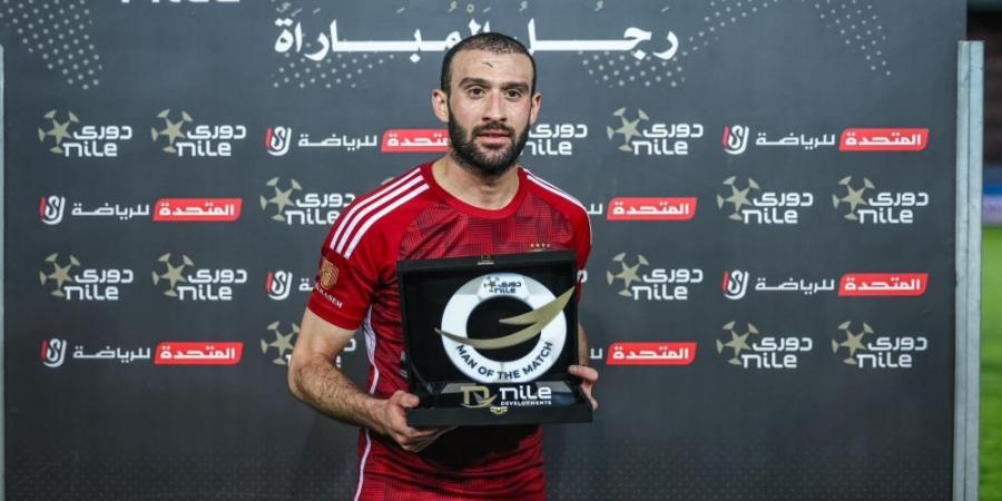 سقط
      في
      غرفة
      الملابس..إصابة
      لاعب
      الأهلي
      بقطع
      في
      شريان
      اليد - ستاد العرب