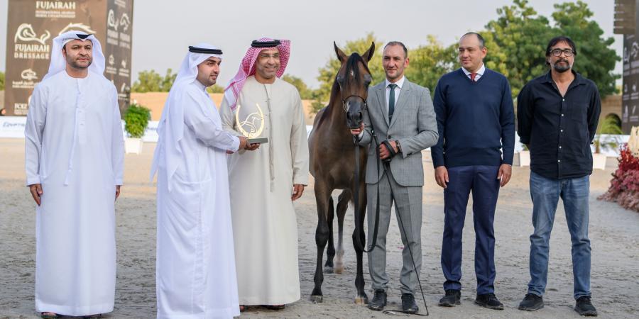 راشد
      الشرقي
      يشهد
      انطلاقة
      دولية
      الفجيرة
      للخيل - ستاد العرب