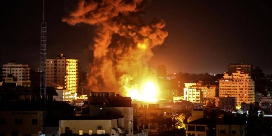 استشهاد 9 فلسطينيين في قصف الاحتلال الإسرائيلي منزلاً وخيامًا للنازحين وسط قطاع غزة - ستاد العرب