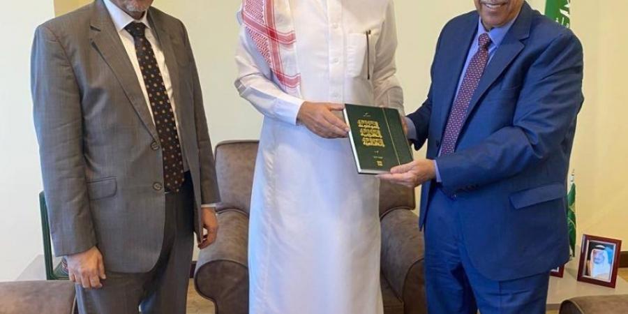 السفير التمياط يطلع على أعمال مؤسسة الأمير سلطان بن عبدالعزيز الخيرية - ستاد العرب