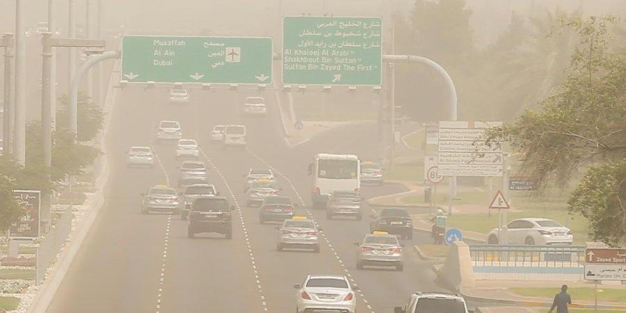 الطقس..
      2
      كم
      مدى
      الرؤية
      وشرطة
      أبوظبي
      تحذر
      من
      الهاتف
      والتصوير - ستاد العرب