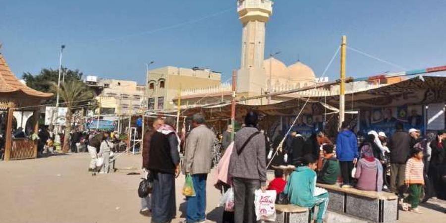 افتتاح
      سوق
      اليوم
      الواحد
      بميدان
      الرفاعي
      في
      العريش
      وسط
      إقبال
      كبير - ستاد العرب