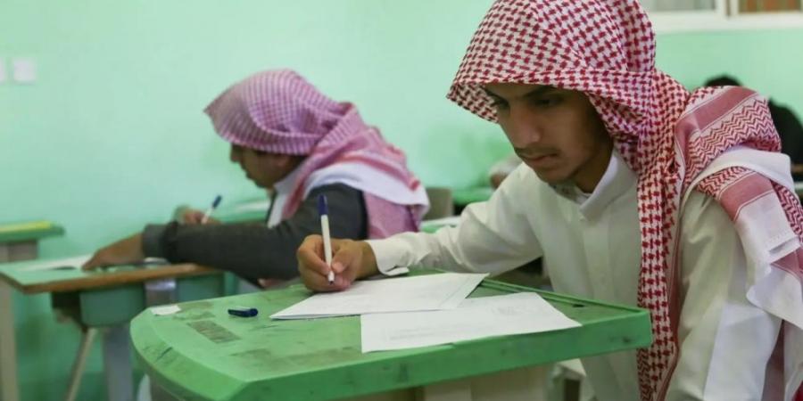 إلزام طلاب الثانوية بالزي الرسمي.. حرص على ربط الأجيال بالهوية السعودية الأصيلة - ستاد العرب