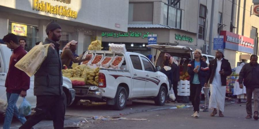 ظاهرة الباعة الجائلين في رمضان.. فوضى وازدحام مروري قبل الإفطار - ستاد العرب