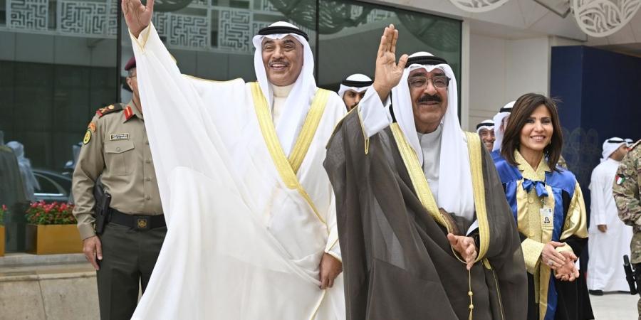 الأمير يكرّم أوائل الخريجين المتفوقين في جامعة الكويت - ستاد العرب