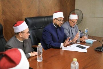 أمين البحوث الإسلامية يجتمع بأعضاء مراجعة طباعة المصحف ويشدِّد على صون كتاب الله
