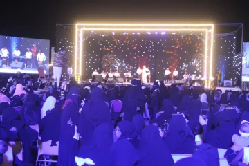الفنانان علي مجاهد وهاجر النعمان يحييان الليلة الثانية من مهرجان “عيدنا موكا”