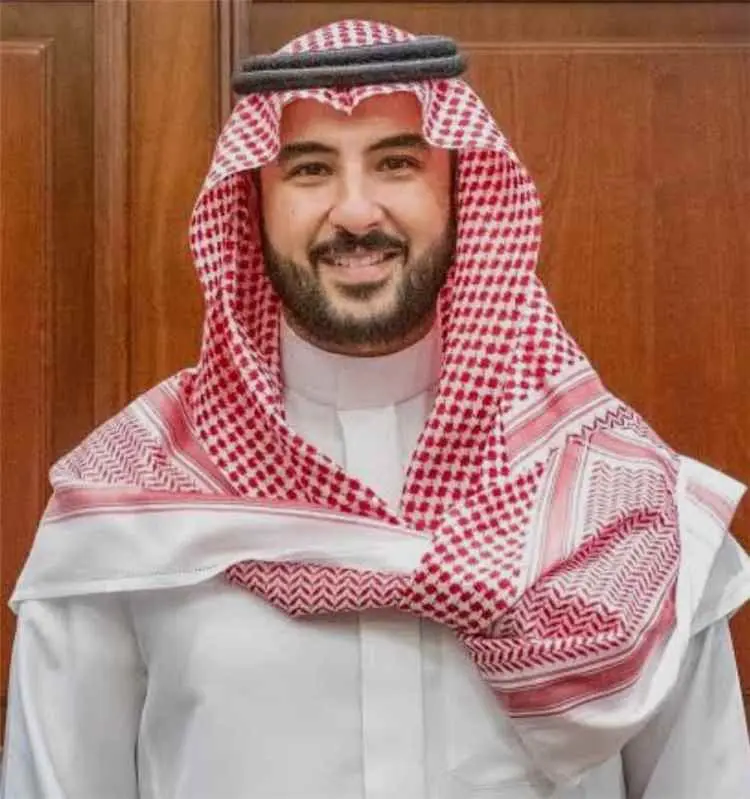 الشيخ مختار الحنكاسي بوجه مناشدة عاجلة للأمير خالد بن سلمان للتدخل في أزمة النقل الجوي بجزيرة سقطرى