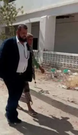 فضيحة نظافة في أبين.. ما الذي رآه المسؤول داخل المجمع الحكومي؟