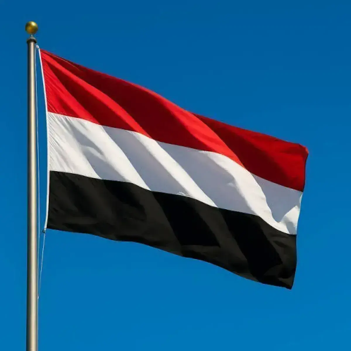اليمن يدين الهجمات الإيرانية على الكويت والبحرين ويدعو إلى موقف دولي حازم