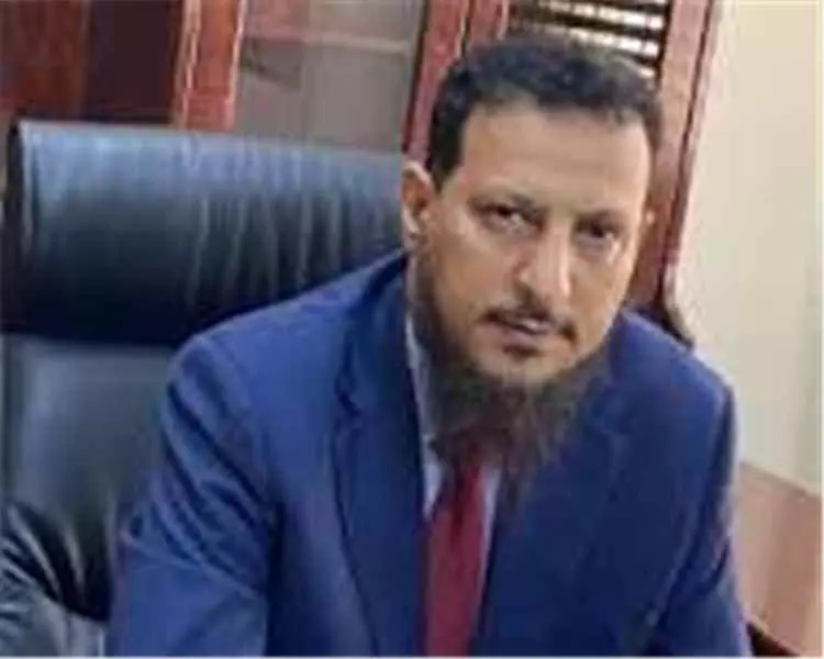 محافظ عدن يحدد أسباب انهيار الكهرباء ويضع الحلول على طاولة مجلس القيادة والحكومة