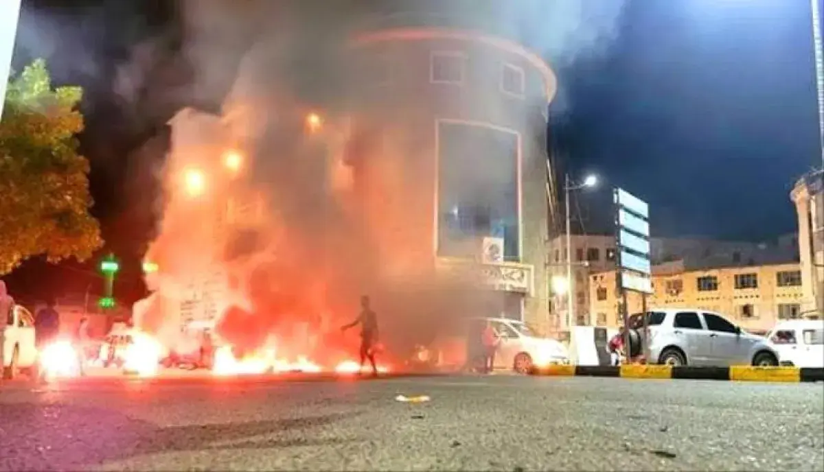 اسرار | بالتفاصيل- صيف الغليان.. انتفاضة الكهرباء تشعل ليل عدن وحضرموت بالحرائق وقطع الطرق