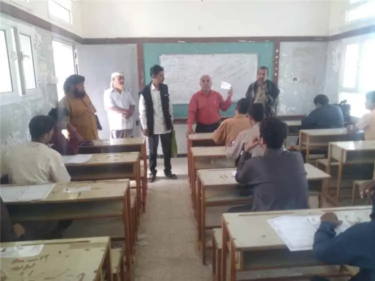 مدير تربية لودر يتفقد اختبارات الثانوية العامة في مركزي عمر بن عبدالعزيز والكيال بمنطقة الحضن