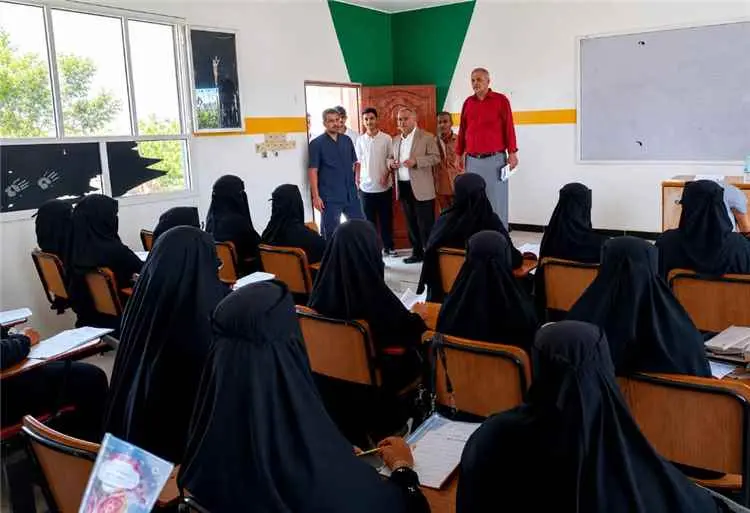 وزير التربية ومحافظ لحج يتفقدان اختبارات الثانوية العامة بالمحافظة