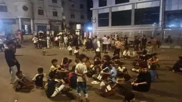 احتجاجات غاضبة في عدن لليوم الثالث.. واللجنة الأمنية تحدد ساحة العروض وتحذر من الفوضى