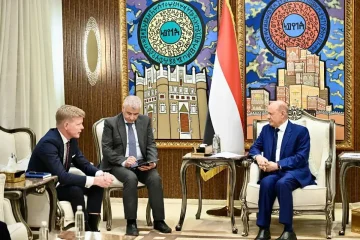 العليمي وغروندبرغ يبحثان استكمال الإفراج عن محتجزين وإحياء مسار السلام