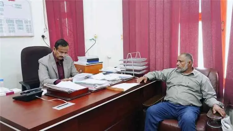محافظ شبوة يجدد اهتمامه بأسر الشهداء ومناضلي الثورة اليمنية ويدعو لإنصافهم وتحسين أوضاعهم المعيشية