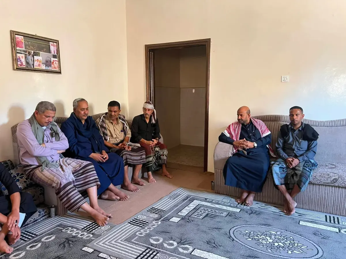 قيادة انتقالي وادي وصحراء حضرموت تزور أسرة الشهيد مناف باسبعين وتطالب بمحاسبة الجناة