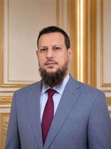 المحافظ عبد الرحمن شيخ يعزي أسر ضحايا حادث الانفجار بمعسكر العمالقة ويوجه بمعالجة الجرحى وفتح تحقيق عاجل