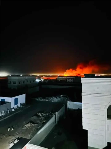 مصادر طبية: 11 شهيدًا في انفجار مخزن سلاح بمعسكر لقوات العمالقة بعدن