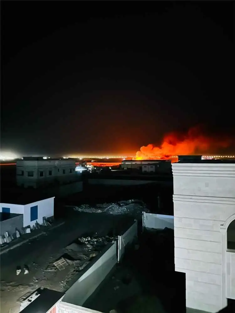 مصادر طبية: 11 شهيدًا في انفجار مخزن سلاح بمعسكر لقوات العمالقة بعدن