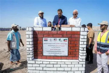 بدعم كويتي.. محافظ عدن يدشن المرحلة الثانية من مدينة السلام السكنية