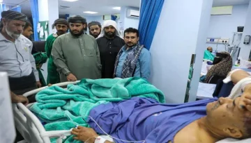 قيادة القوات الجنوبية تتفقد جرحى انفجار مخزن معسكر الممدارة
