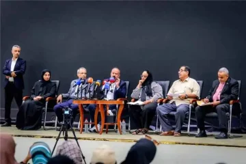 خلال لقاء موسع في عدن.. وزير النقل يزف بشرى بشأن الكهرباء ويؤكد: آن الأوان لتحييد المدينة عن الصراعات