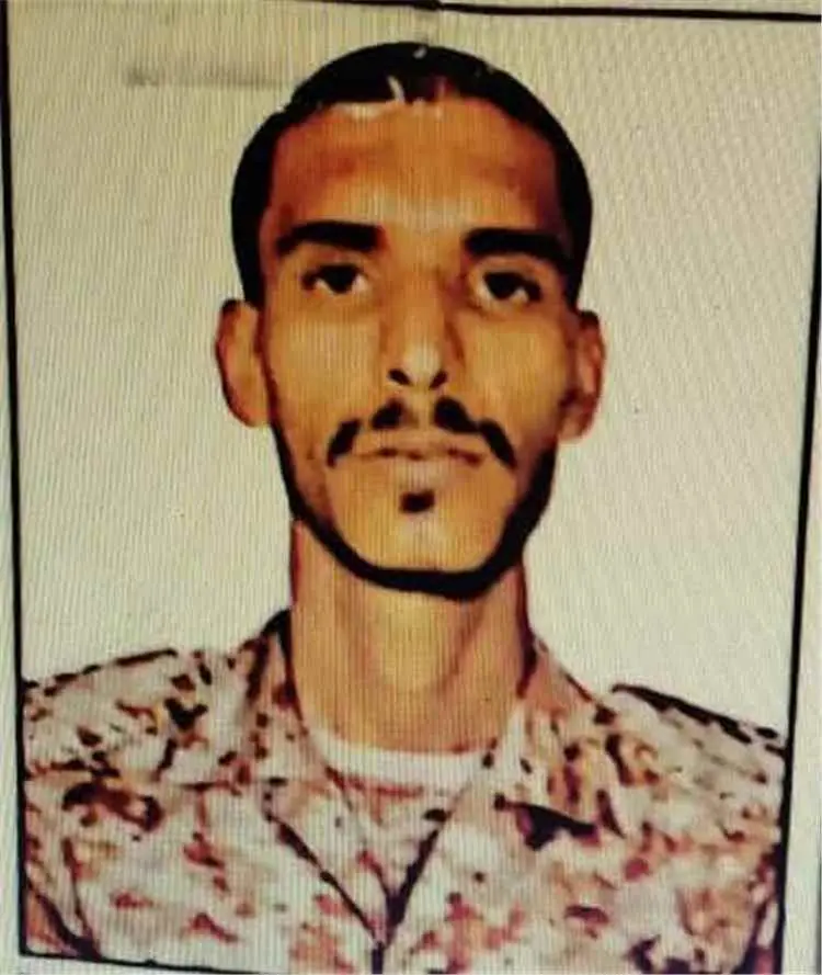 مصدر أمني: سقوط قتلى وجرحى في حادثة إطلاق نار بمنطقة الدرين بعدن والأجهزة الأمنية تنهي الموقف بمقتل الجاني.